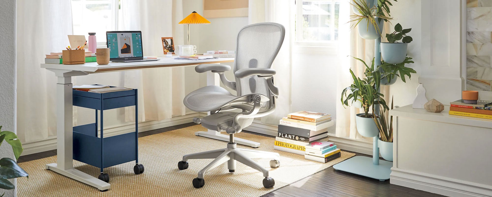 herman-miller-aeron-sedia-ufficio-ergonomica-scrivania-regolabile-altezza-angolo-studio-soggiorno